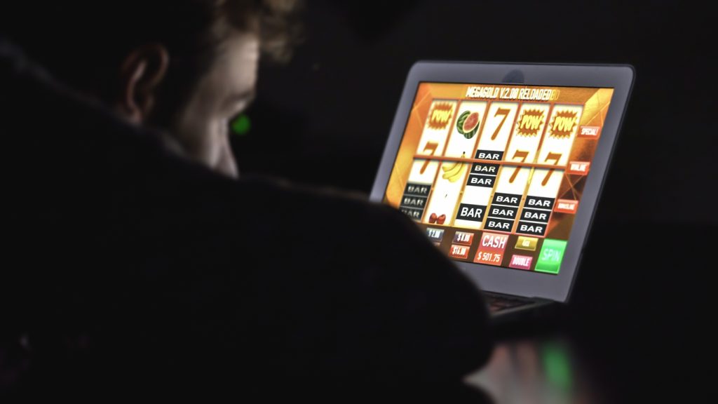gambling slot online on laptop
